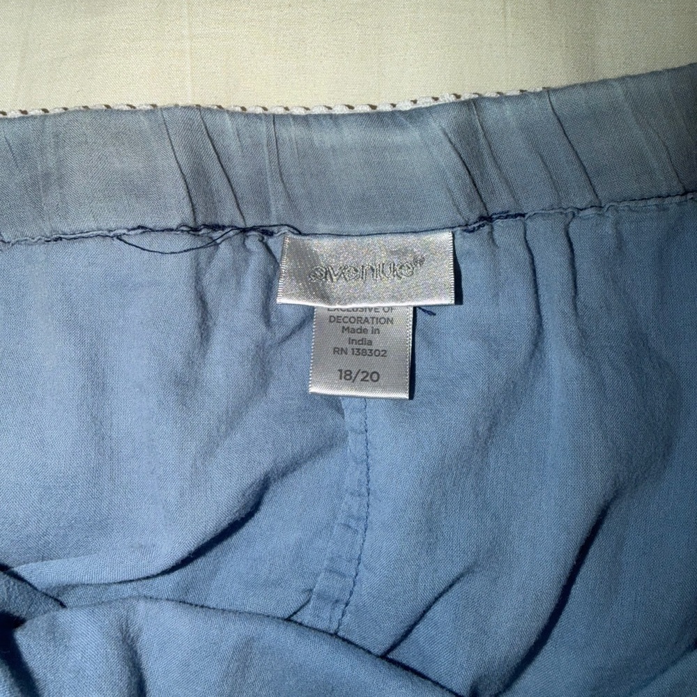 Avenue Blue and White Bubble Midi Skirt. Euc - Picture 3 of 6